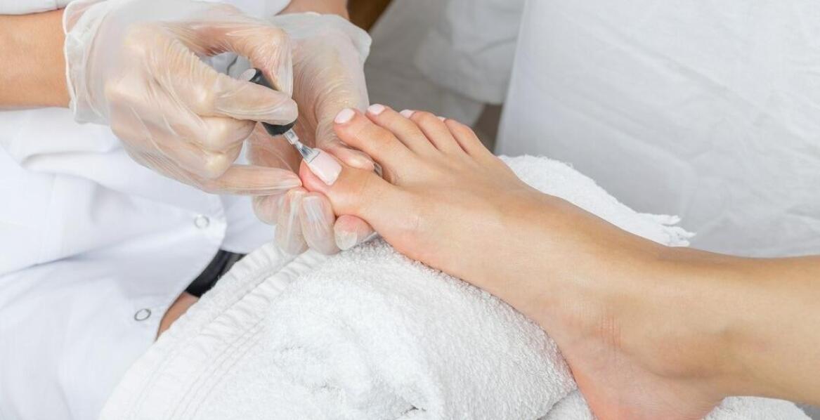 Dlaczego warto wybrać się z koleżankami na pedicure?