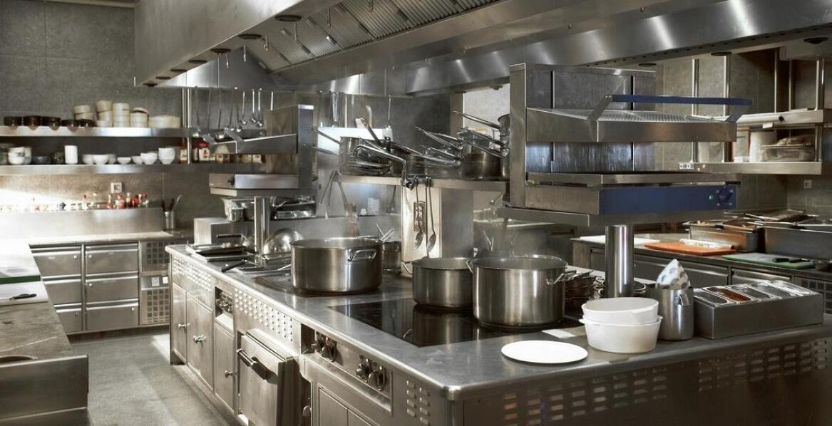 Kiedy warto zamówić profesjonalne projekty kuchni restauracyjnej?