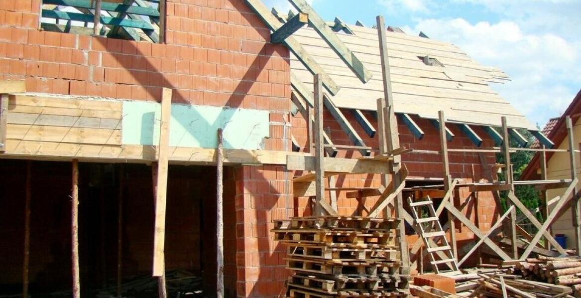 Jakie materiały są najczęściej stosowane do budowy domów?