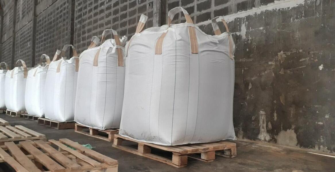 Jak bezpiecznie transportować towary wannami?