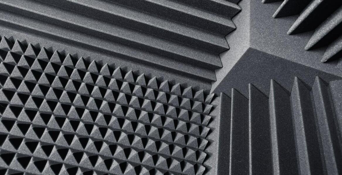 Materiały spienione w aranżacji wnętrz: lekkość i funkcjonalność