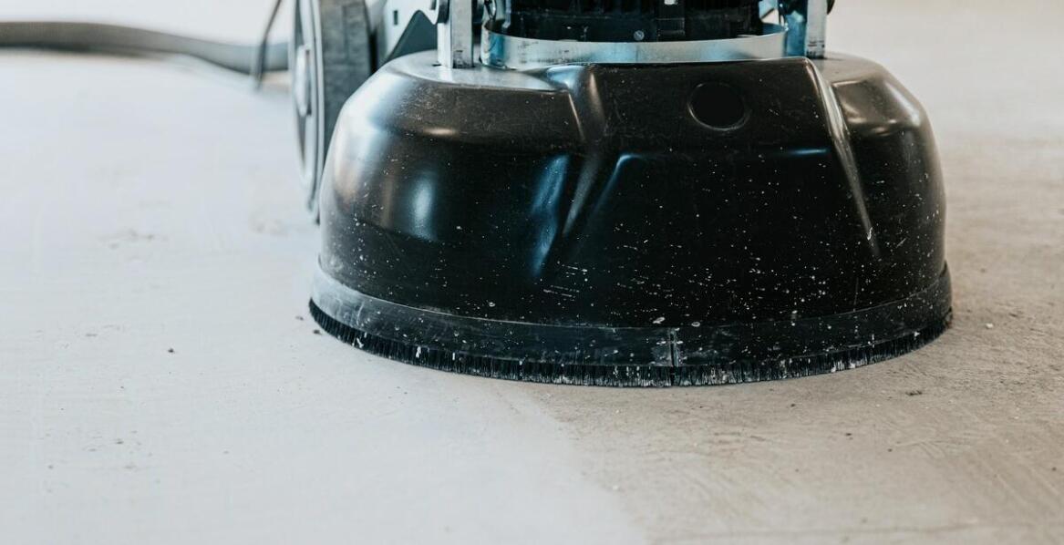 Proces aplikacji posadzek epoksydowych: krok po kroku