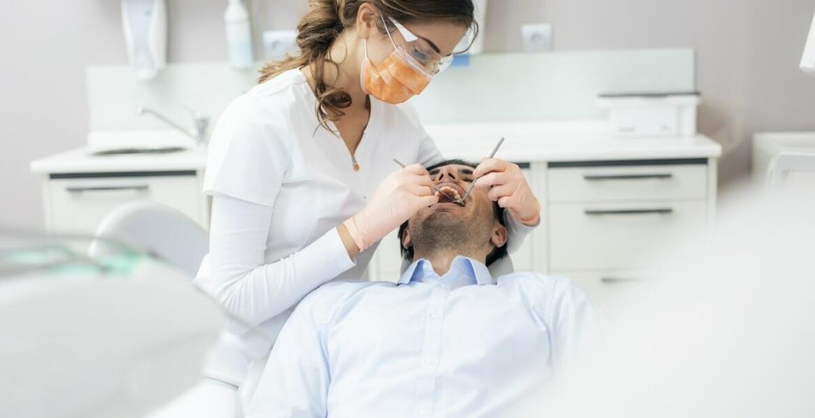 Ortodoncja dla dzieci i dorosłych – kiedy zgłosić się do stomatologa w Kielcach?