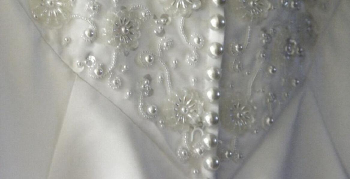 Wyjątkowe guziki do sukienek na specjalne okazje - gdzie ich szukać?