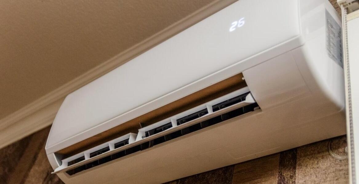 Jakie są najważniejsze czynniki wpływające na wybór miejsca montażu klimatyzacji w danym pomieszczeniu?