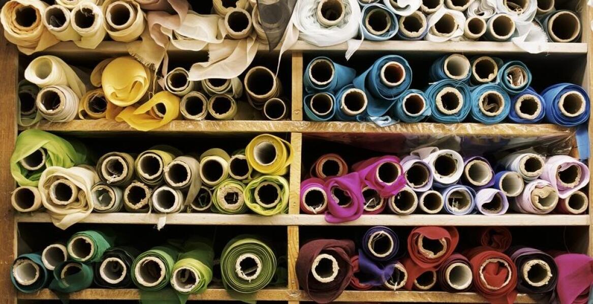 Materiały i tkaniny używane w produkcji alby kapłańskiej: co warto wiedzieć?