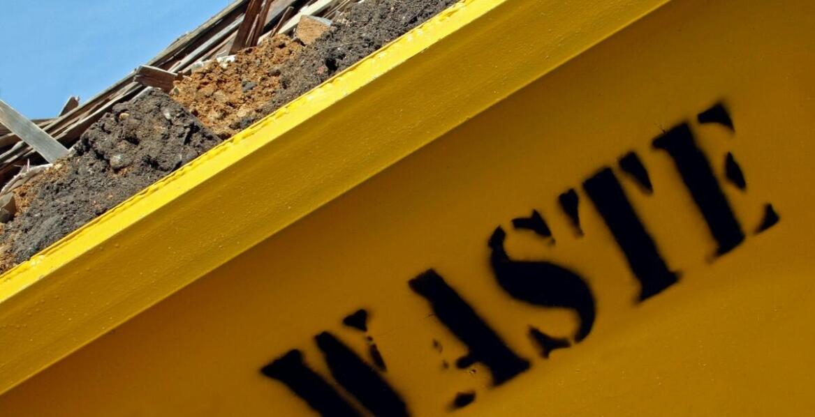 Czy istnieją specjalne promocje i rabaty dla stałych klientów wynajmujących kontenery na odpady budowlane w Krakowie?