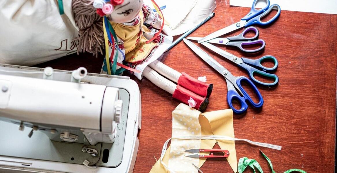 Jakie materiały są najczęściej używane do produkcji wyrobów handmade?