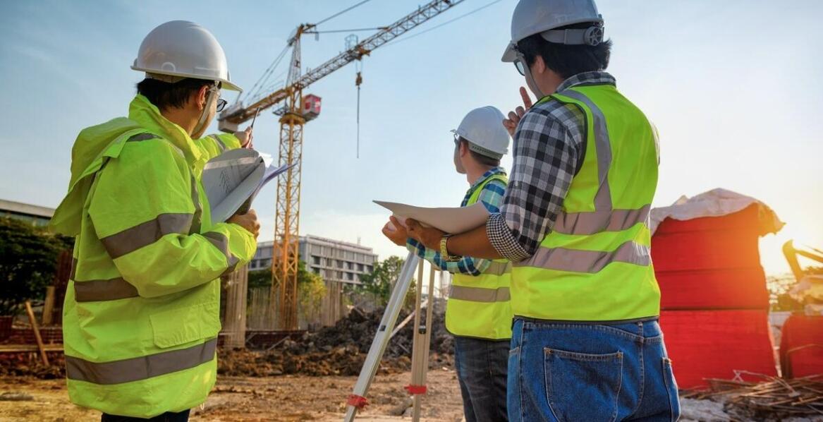 Bezpieczeństwo na budowie: jak doradztwo inżynieryjne może pomóc w zapewnieniu odpowiednich standardów?