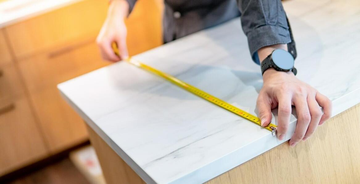 Jak długo trwa proces produkcji i dostawy lustra na wymiar?