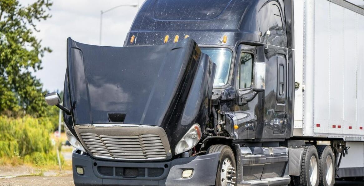 Serwis mobilny TIR a naprawy blacharskie i lakiernicze - czy są możliwe na miejscu?