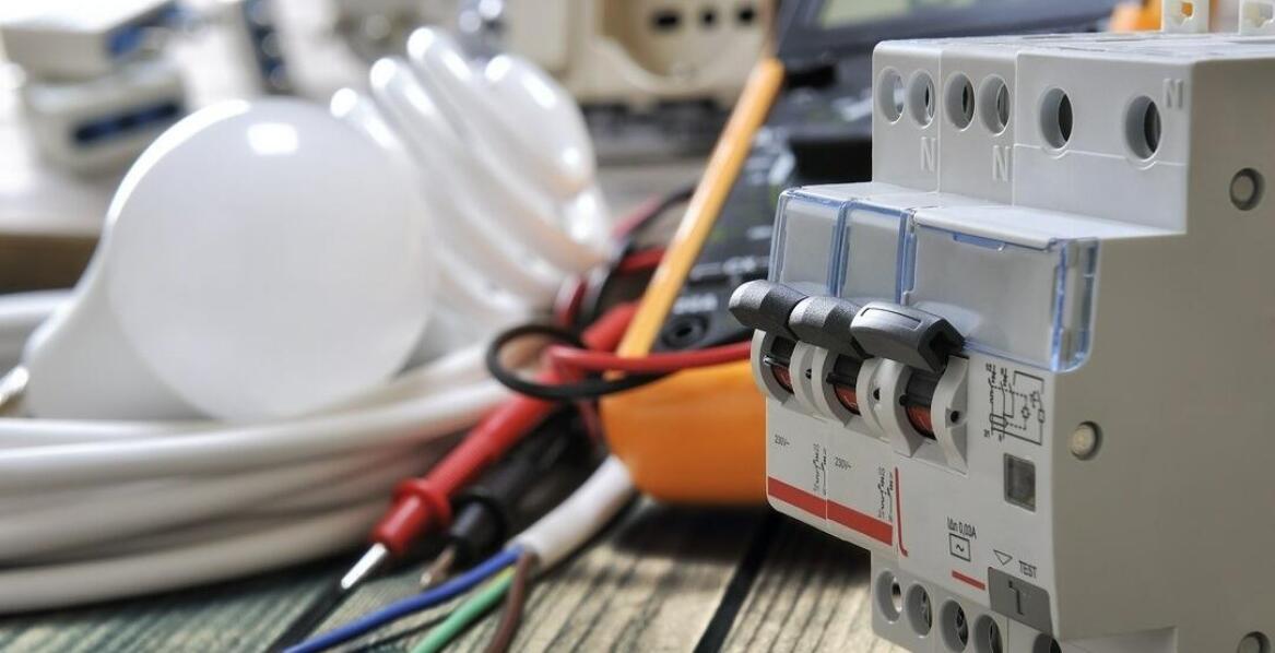 Jak często sprawdzać stan instalacji elektrycznej?