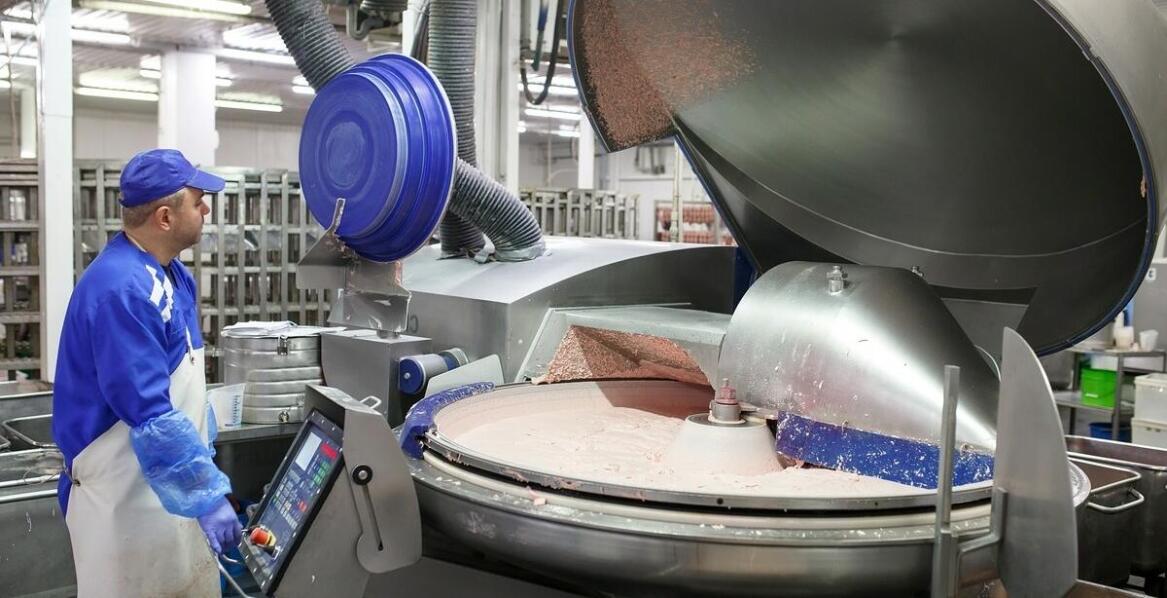 Oszczędność czasu i siły dzięki balanserowi linkowemu w procesie produkcji mięsa