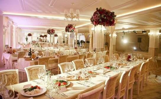 Czy wynajem sali bankietowej na urodziny jest lepszym rozwiązaniem niż domówka?