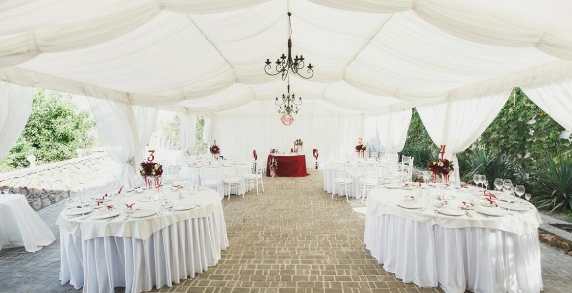 Jakie są zasady dotyczące alkoholu w sali weselnej?