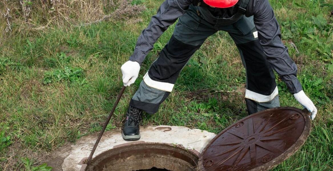 Czyszczenie studni głębinowych - jakie są najważniejsze etapy procesu?