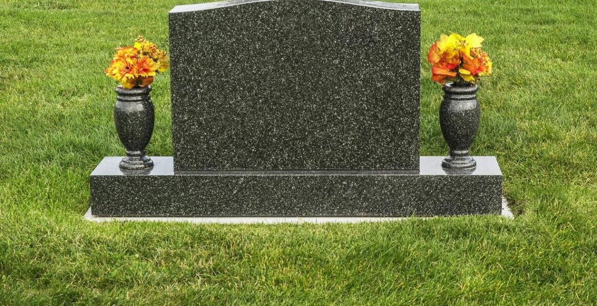 Czy nagrobki granitowe są trwałe i odporne na uszkodzenia?