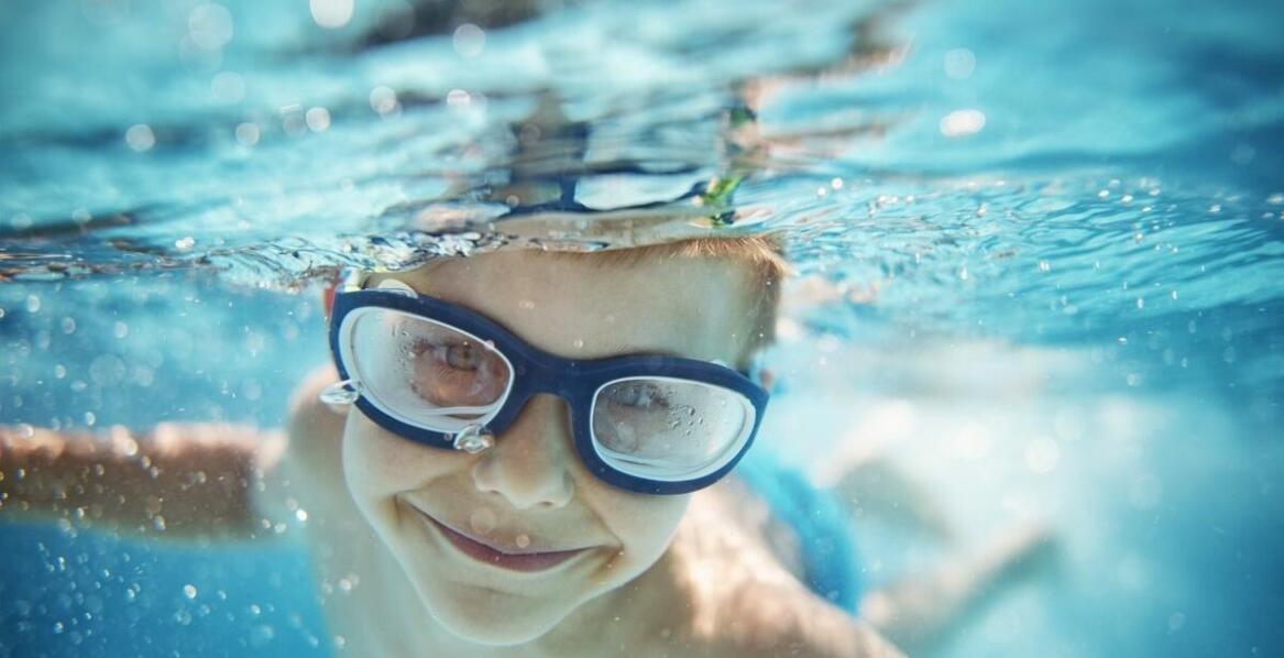 Okulary na basen dla osób z wadami wzroku: jakie są dostępne opcje?
