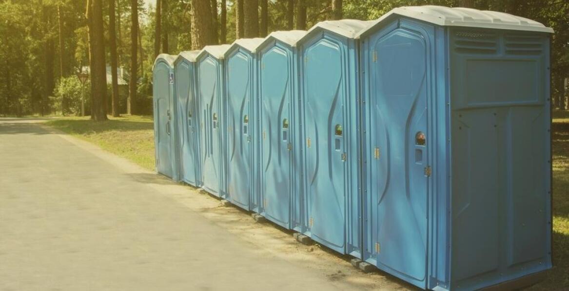 Jakie są główne zalety korzystania z toalet przenośnych?