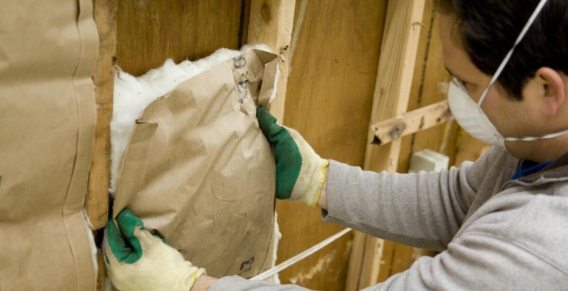 Ocieplanie celulozą a inne metody