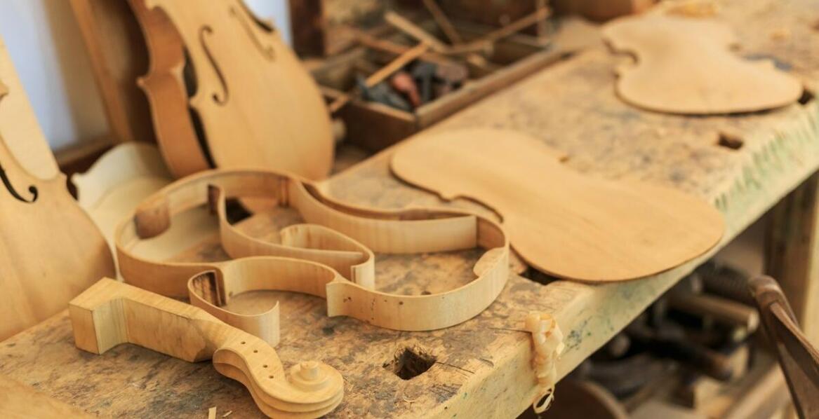 Raszple do drewna w rzeźbiarstwie, czyli jak osiągnąć perfekcyjne wykończenie?