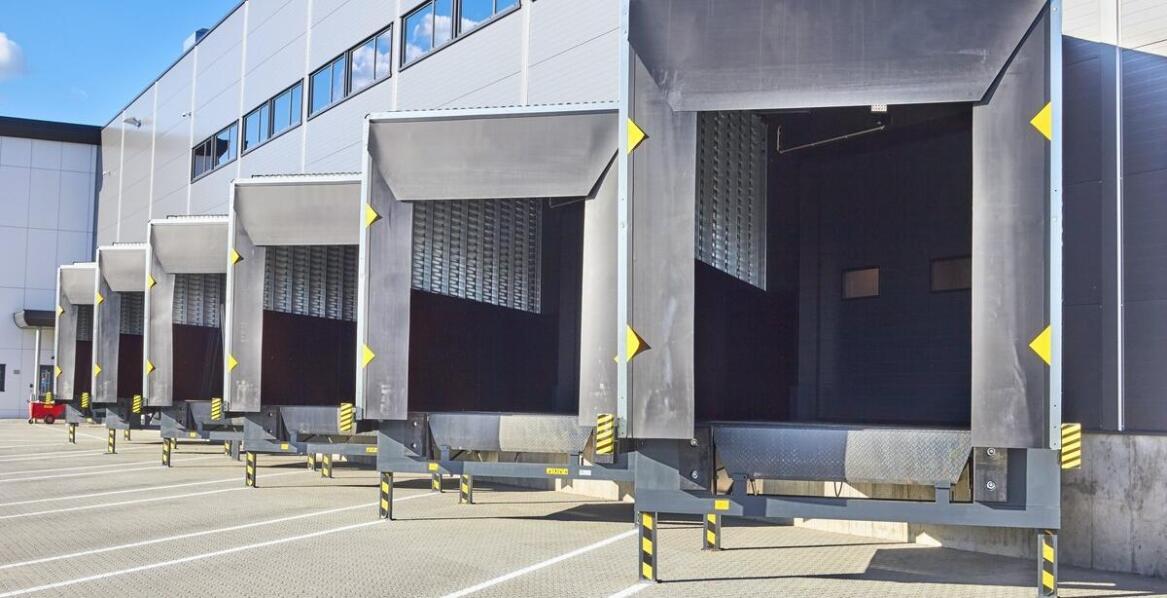 Wynajem przyczep samochodowych w Zakroczymiu - porównanie kosztów i korzyści związanych z wynajmem