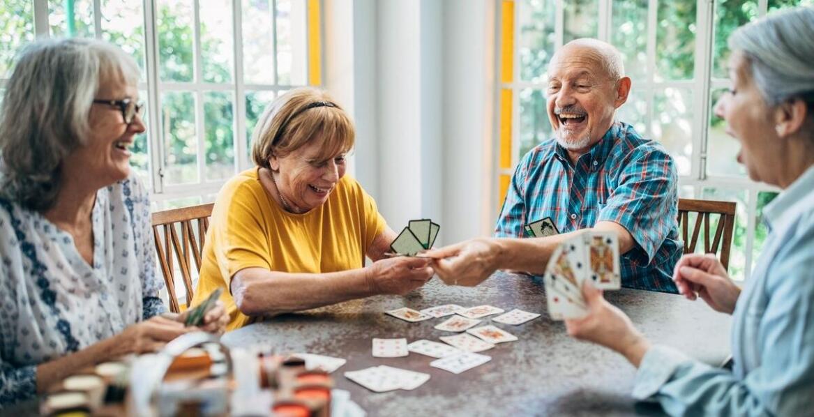 Jak dom opieki wspiera rozwój umiejętności życiowych osób z chorobą Alzheimera?