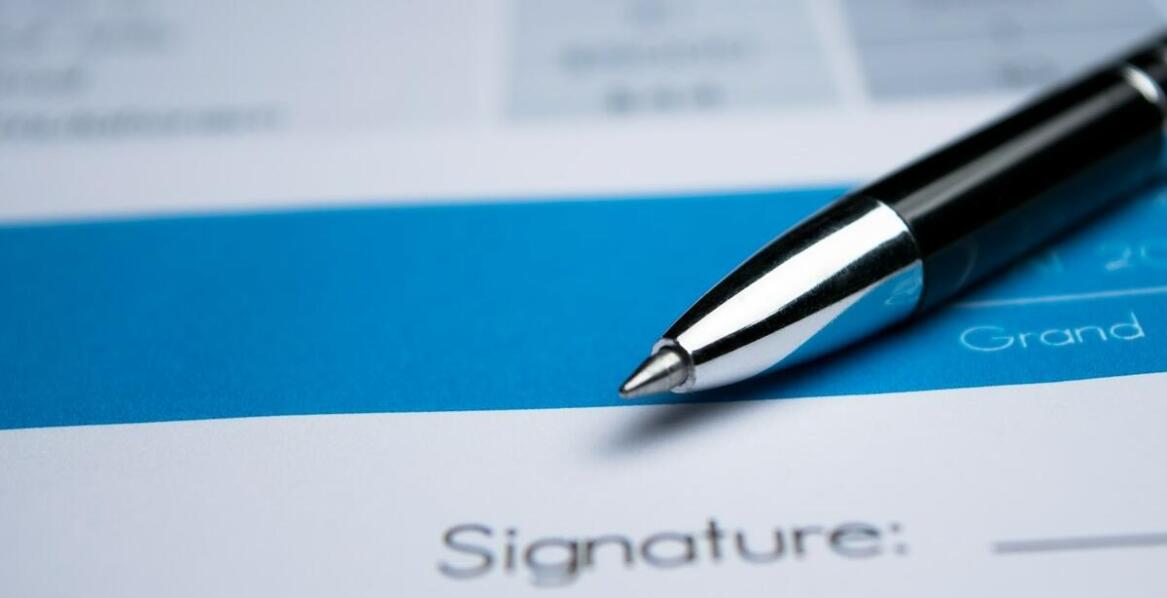 W jaki sposób konosament chroni interesy nadawcy i odbiorcy towarów?