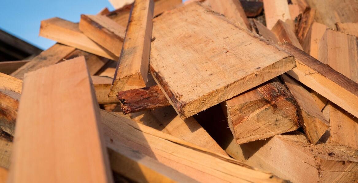 Jak ekologicznie pozbyć się odpadów drewnianych?