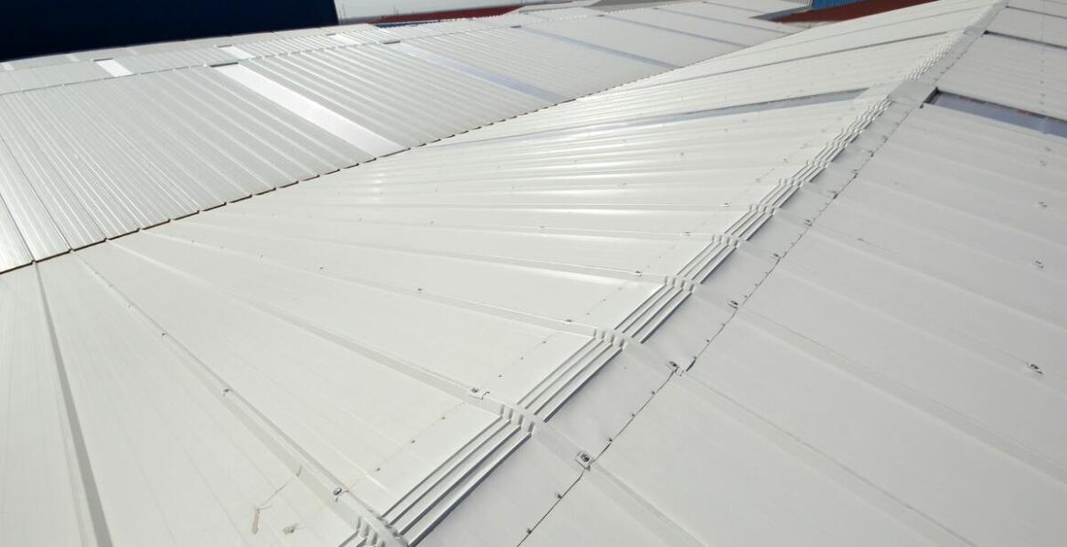 Jakie właściwości techniczne powinna spełniać blacha trapezowa do dachów?