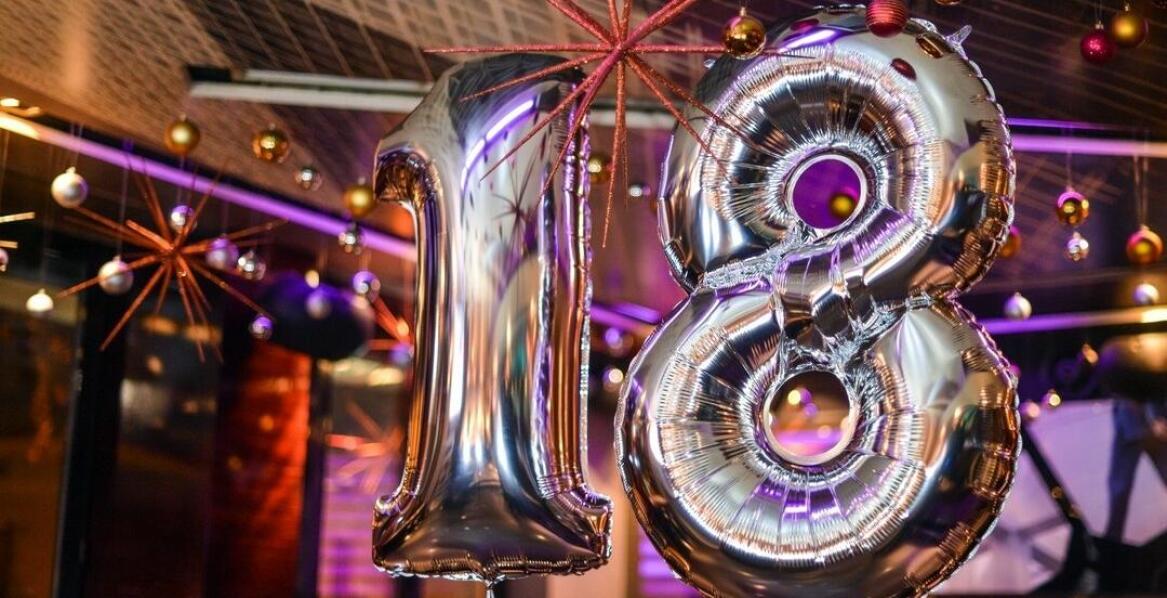 Co powinno znaleźć się w umowie z DJ-em na osiemnastkę, aby uniknąć nieporozumień?