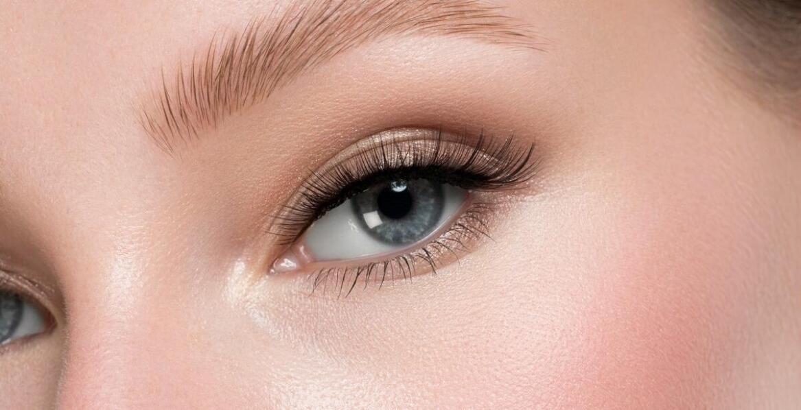 Makijaż permanentny powiek - podkreślenie oka i efekt "wow" bez codziennego nakładania tuszu do rzęs