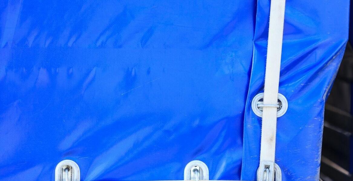 Jakie są zalety współpracy z producentem plandek w Katowicach?