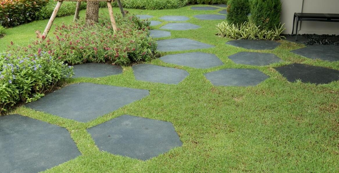 Trendy w aranżacji przestrzeni zewnętrznych z użyciem kostki brukowej