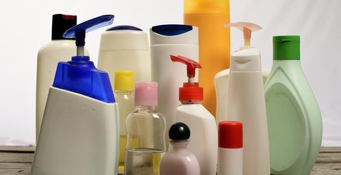 Jak wybrać odpowiednią pojemność dozowników do łazienek?