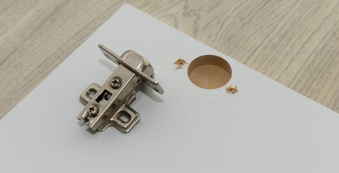 Złącza meblowe do regałów, szaf i innych konstrukcji modułowych