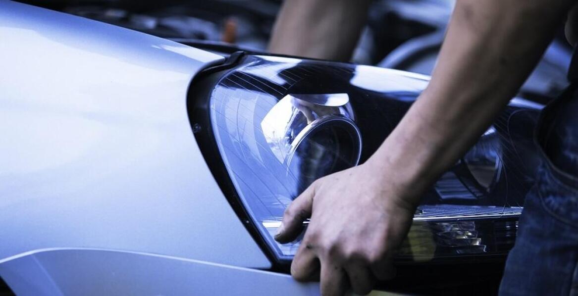 Jak naprawić awarię świateł w samochodzie?