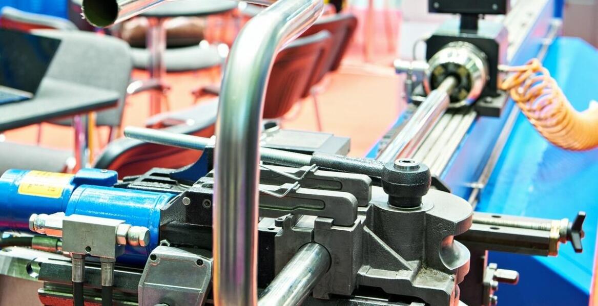 Gięcie rur CNC: precyzyjność i szybkość w produkcji