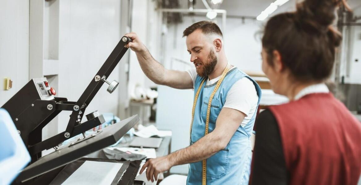 Wpływ temperatury i wilgotności na jakość laminowania na gorąco