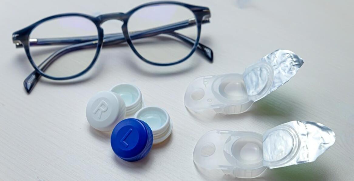 Protezy oka dla alergików: hipoalergiczne materiały i ich korzyści