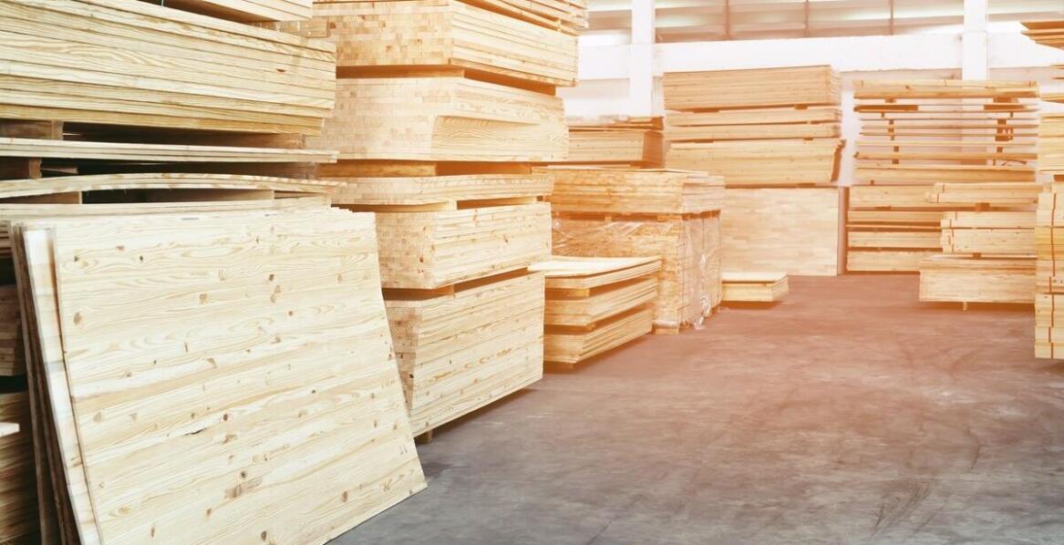 Drewno konstrukcyjne na dach - rodzaje i zastosowanie w Gnieźnie