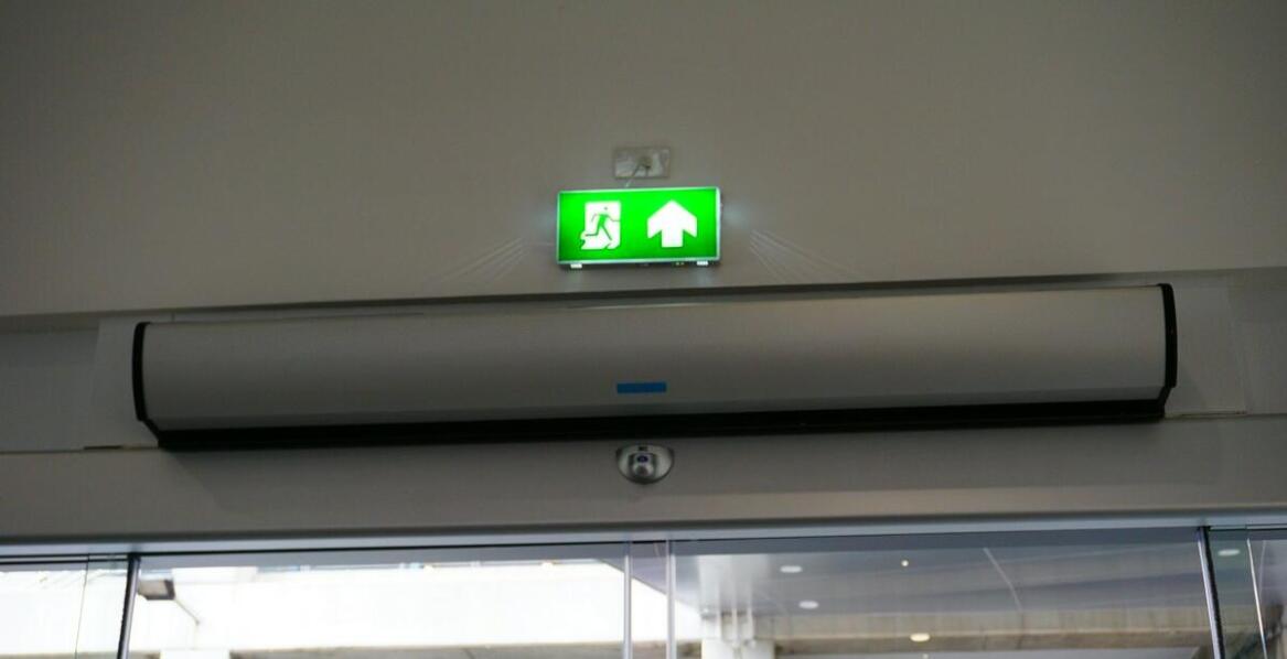 Czy warto inwestować w oprawy kierunkowe z funkcją awaryjnego zasilania?