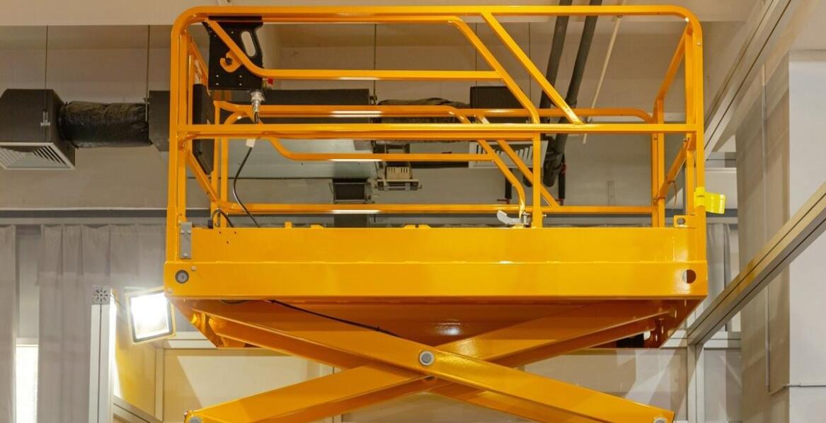 Obsługa obiektów przemysłowych i użytku publicznego: montaż wind w Katowicach