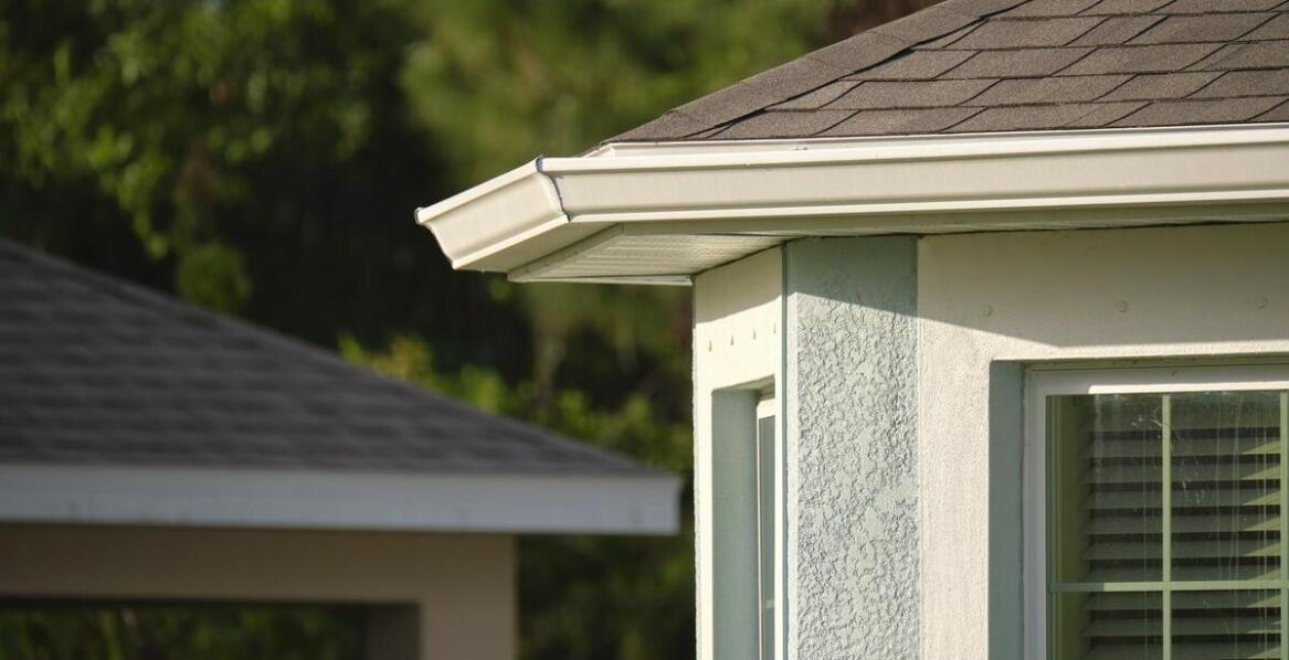 Rynny plastikowe a estetyka – jak wpływają na wygląd elewacji budynków w Katowicach?