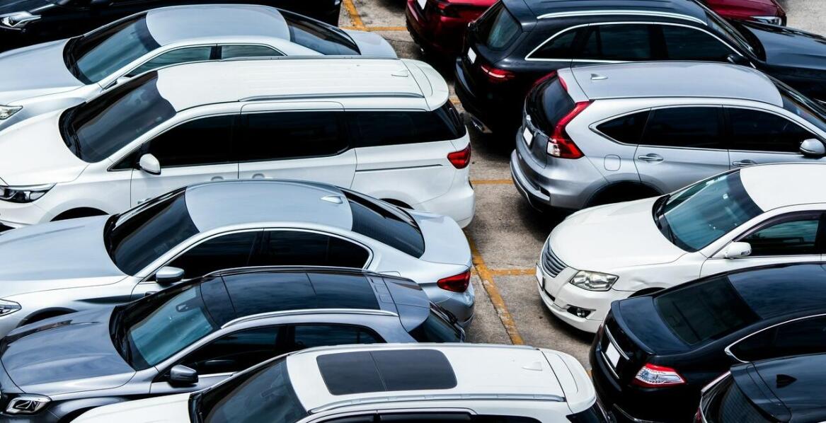 Usługi dodatkowe na parkingach lotniska: myjnia samochodowa, naprawa pojazdów, przechowywanie bagażu