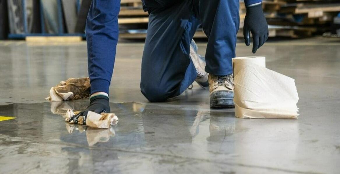 Dlaczego bezpyłowe czyściwo jest niezbędne w branży przemysłowej?