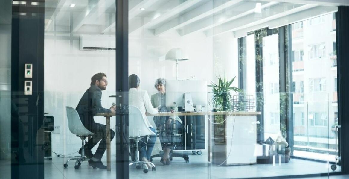 Jakie są zalety drzwi szklanych wewnętrznych?