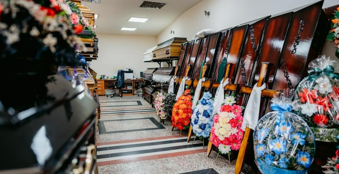 Wybór kwiatów i wieńców na pogrzeb dziecka na Mokotowie: jakie są opcje?