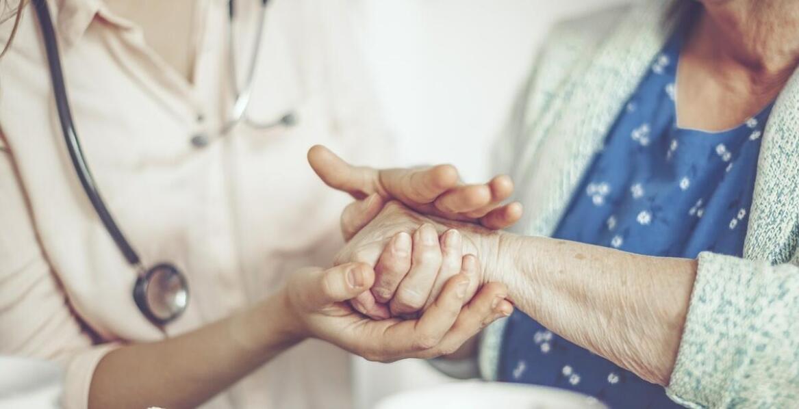 Geriatria Przemyśl: jak wspierać osoby starsze w procesie starzenia się?