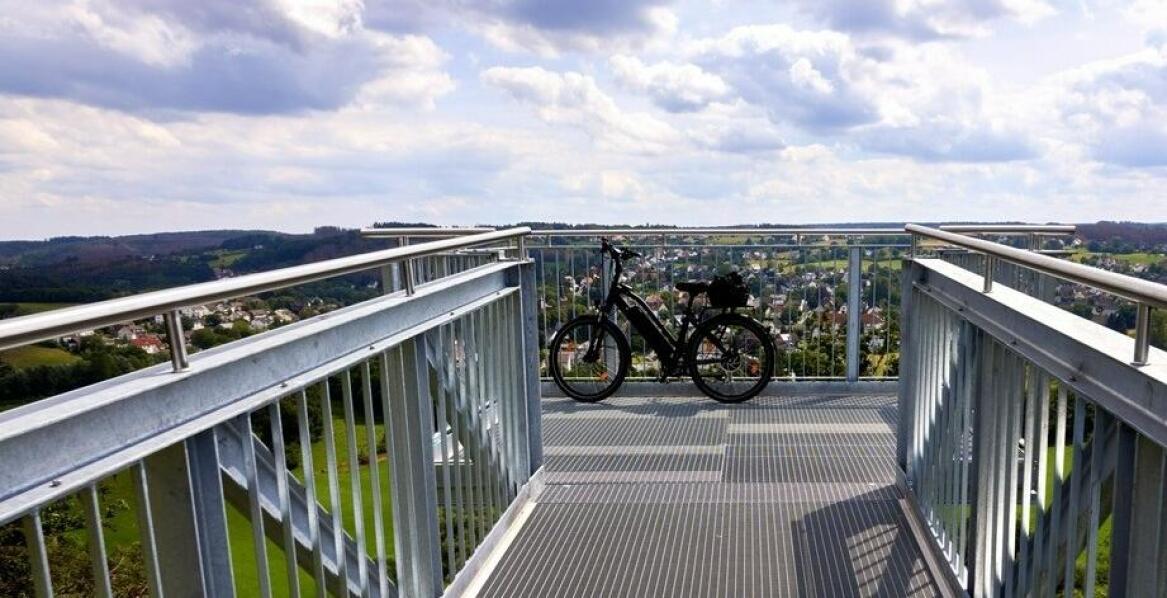 Kraty podestowe – kluczowy element nowoczesnych konstrukcji przemysłowych